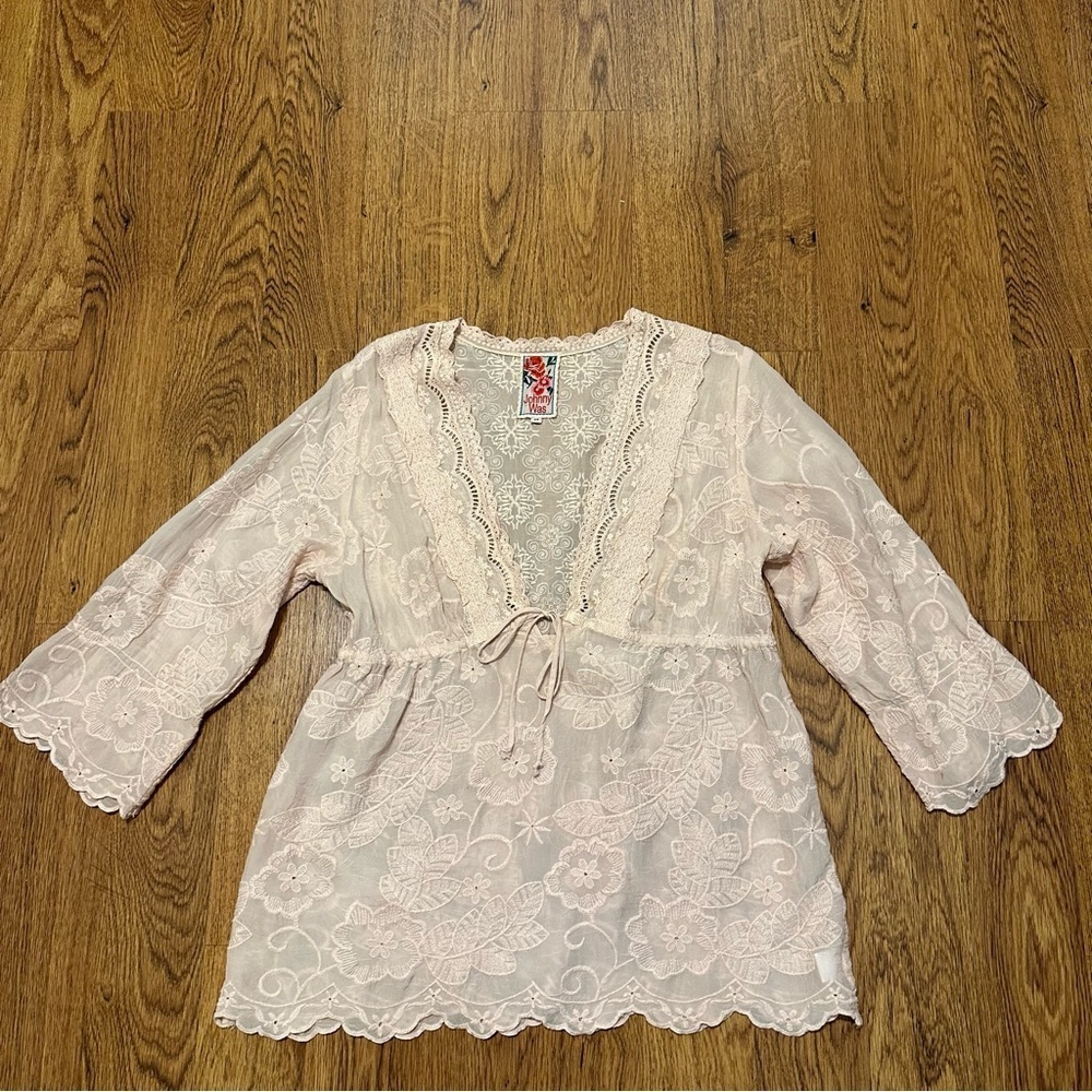 Johnny Was Light Pink V neck Floral Embroidered Blouse Top Size medium blouse